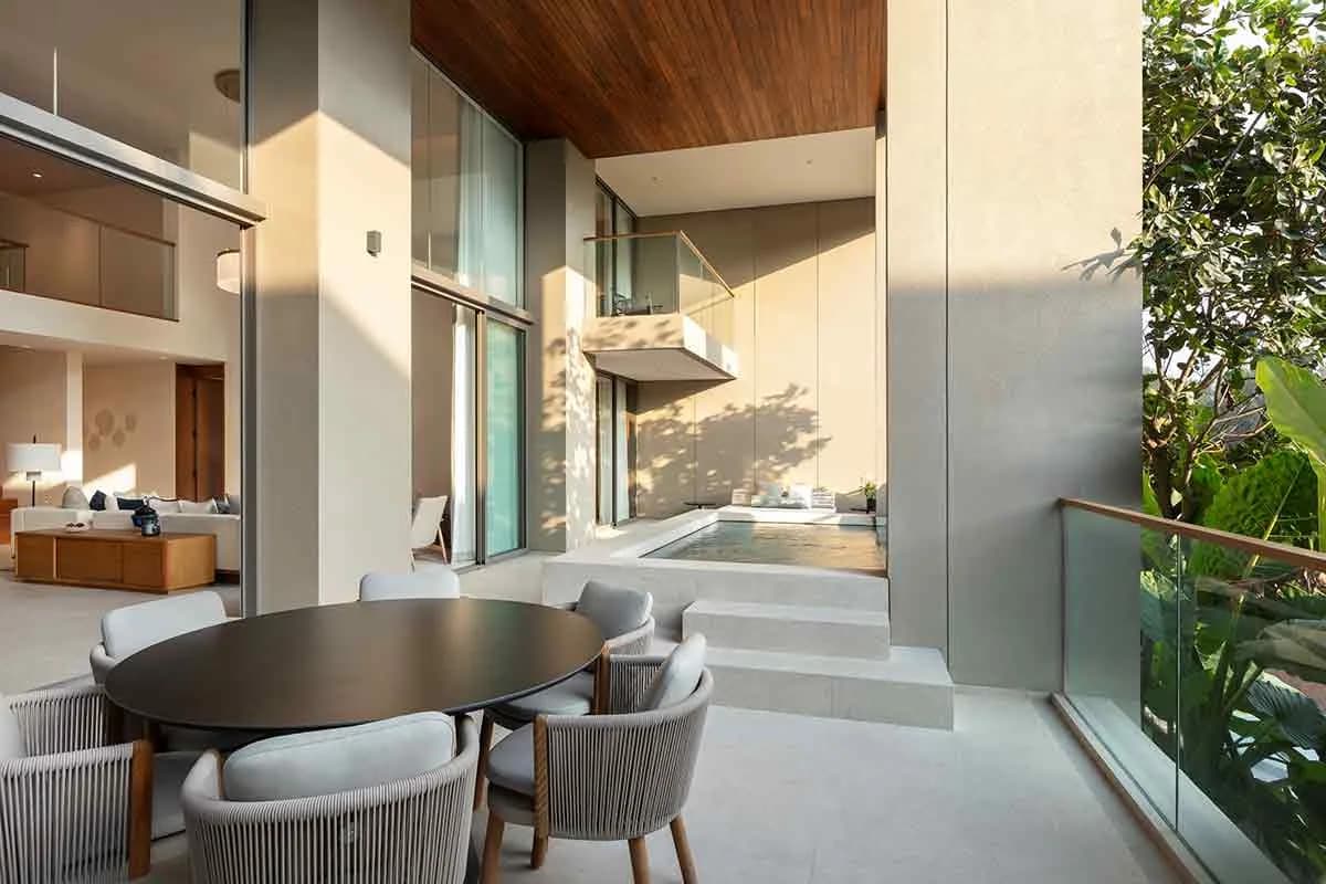 Three-bedroom duplex patio